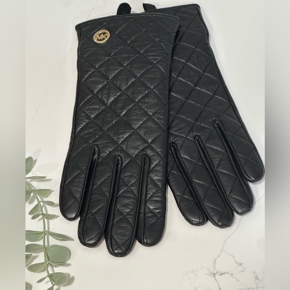 MICHAEL Michael Kors Accessories - MICHAEL KORS Women's Leather Black Quilted Tech Gloves Size M Touch Tip Gloves